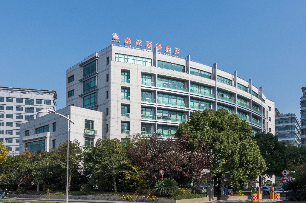 上海鑫達商務(wù)樓：現(xiàn)代設(shè)計，寬敞明亮，打造高效辦公環(huán)境